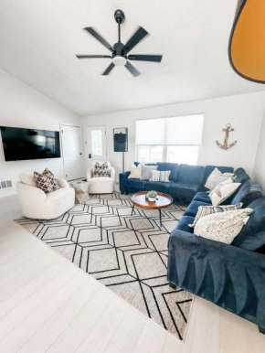 Bayside Bungalow - Steps to the beach